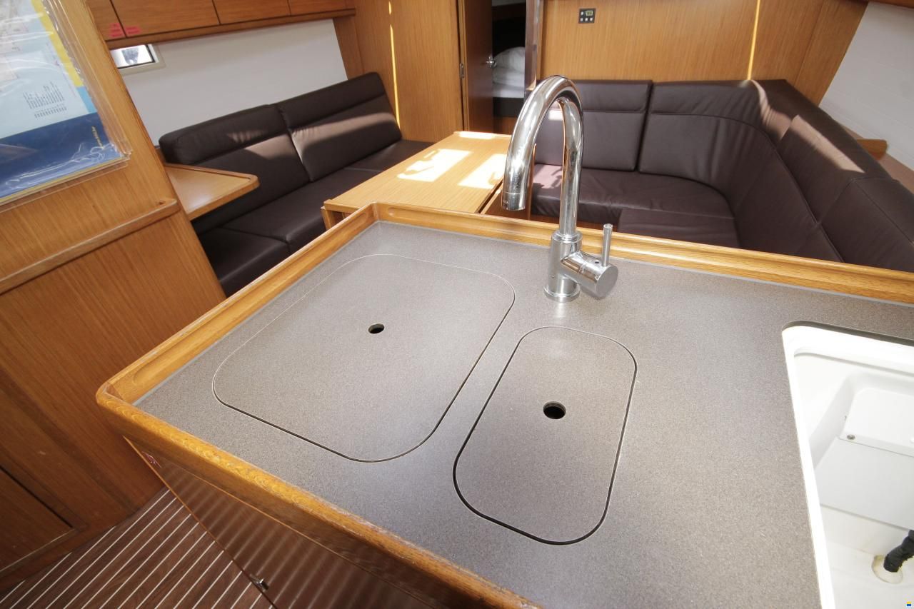 Bavaria Cruiser 37