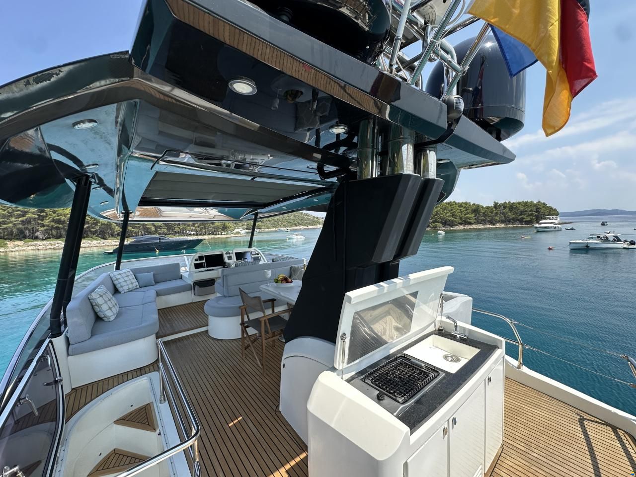 Monte Carlo Yachts MCY 65