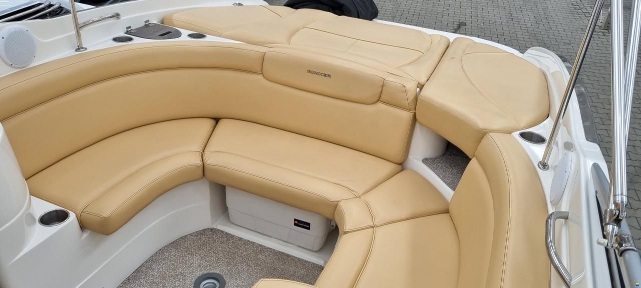 Rinker Captiva 246 Captiva