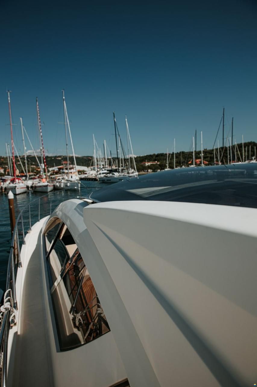 Azimut Atlantis 54