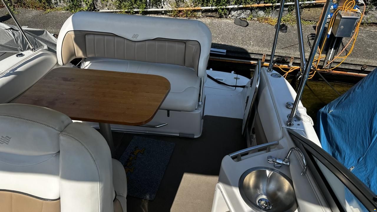 Four Winns Vista 258