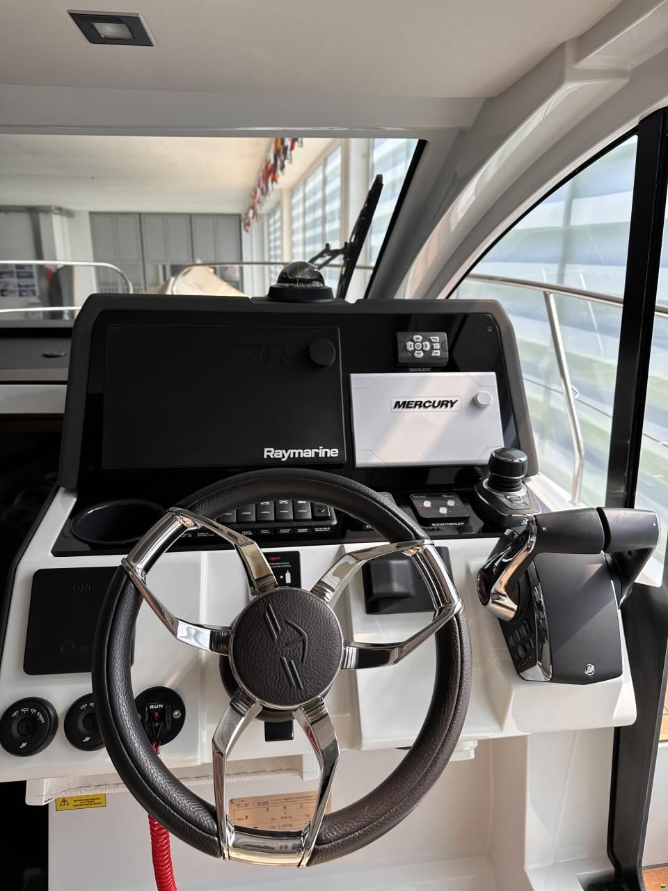 Sealine C335