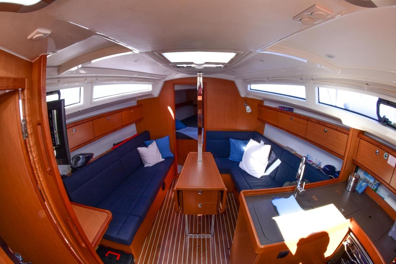 Bavaria Cruiser 33