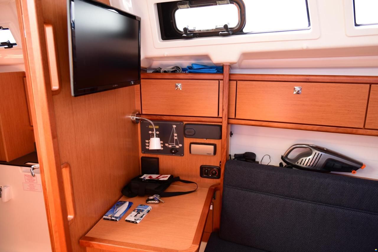 Bavaria Cruiser 33