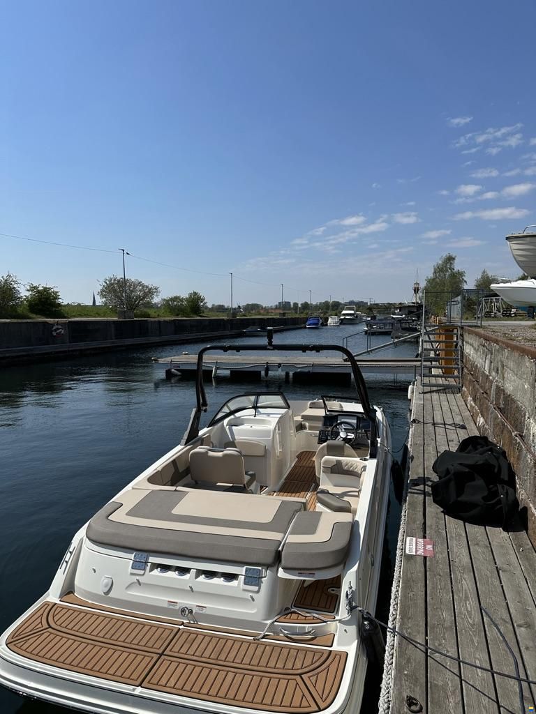 Bayliner VR6