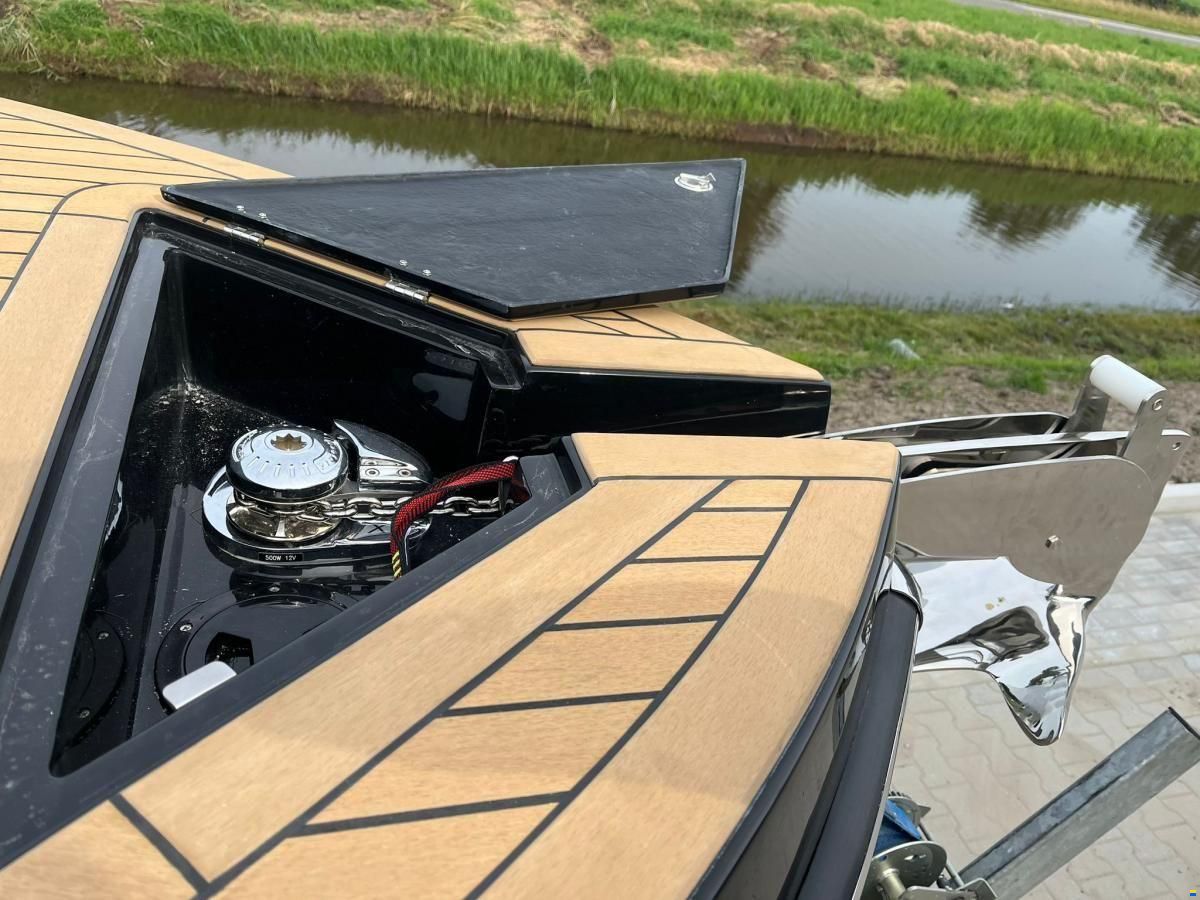 Maxima 740 Tender