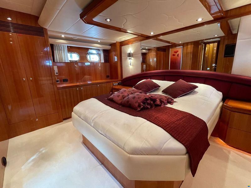 Elegance Yachts 64 Garage