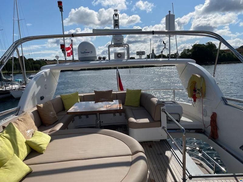 Elegance Yachts 64 Garage