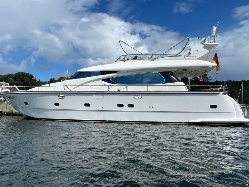 Elegance Yachts 64 Garage