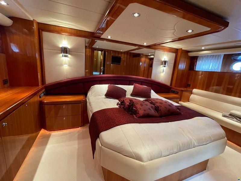 Elegance Yachts 64 Garage