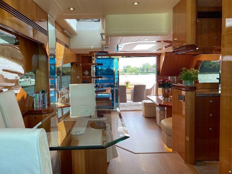 Elegance Yachts 64 Garage