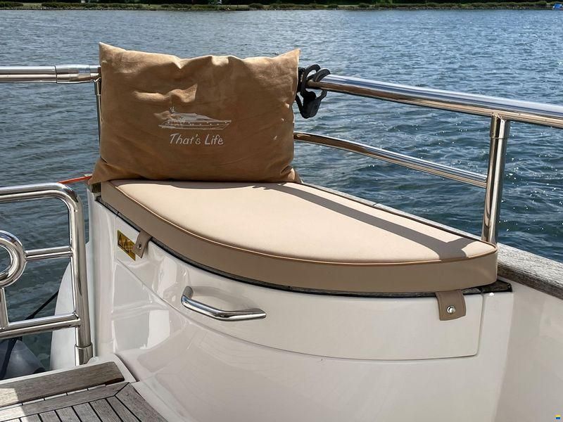Elegance Yachts 64 Garage