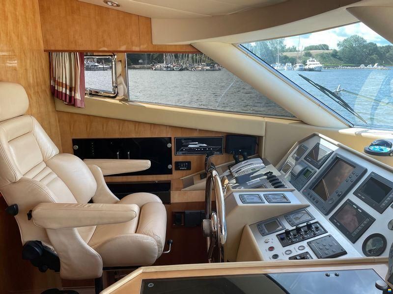 Elegance Yachts 64 Garage