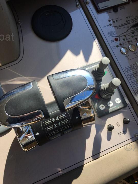 Ferretti 530