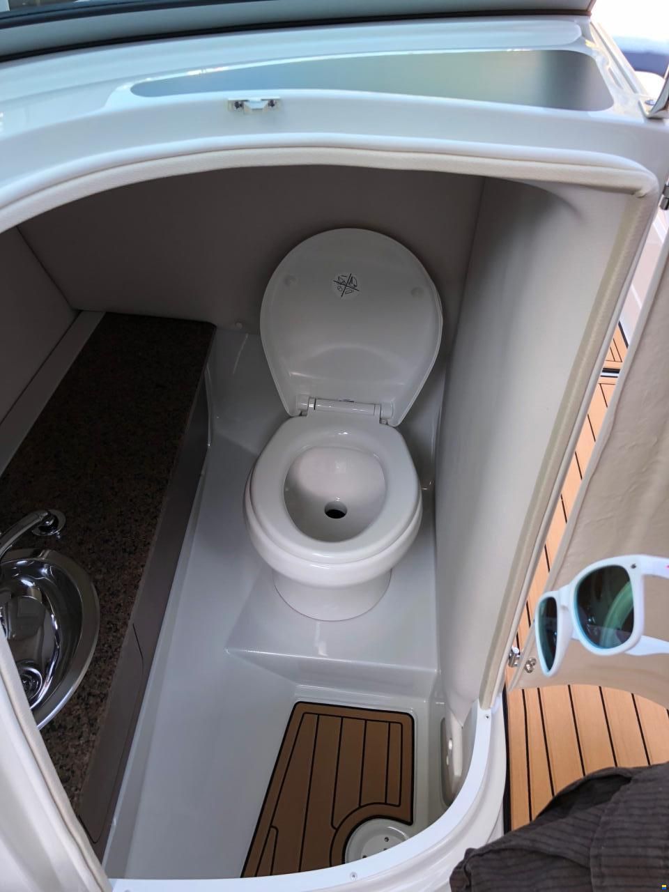 Crownline E4