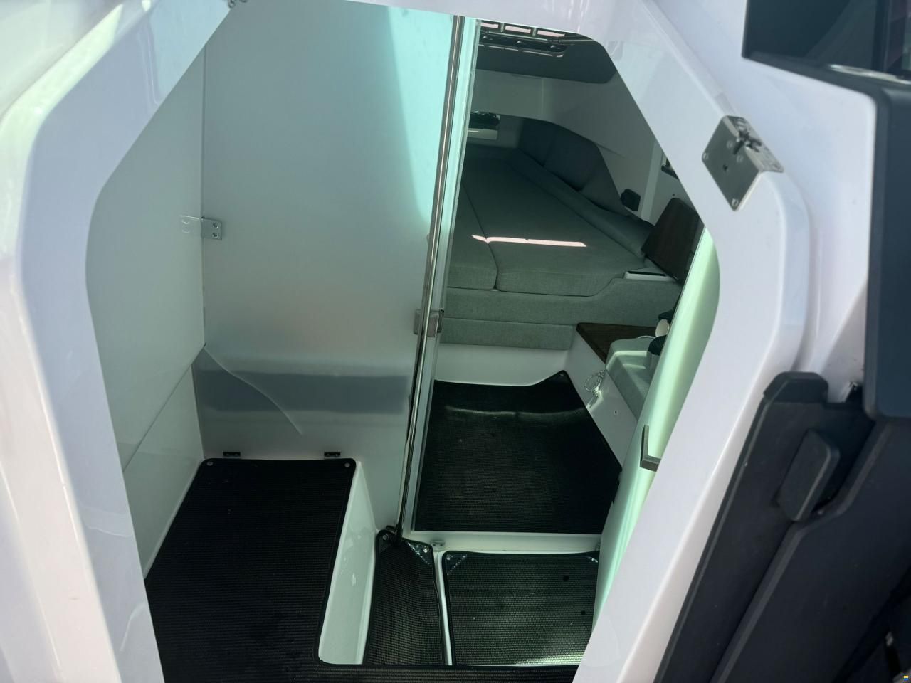 Axopar 37 Sun Top - Multistorage