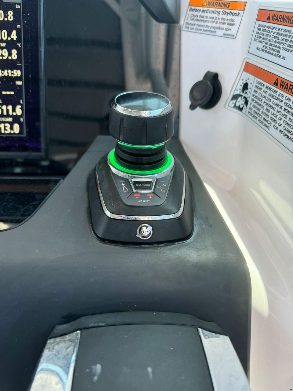 Axopar 37 Sun Top - Multistorage