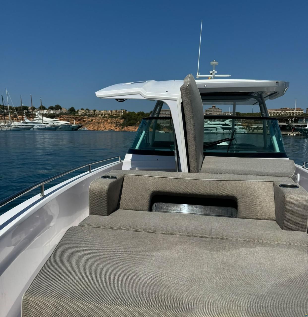 Axopar 37 Sun Top - Multistorage