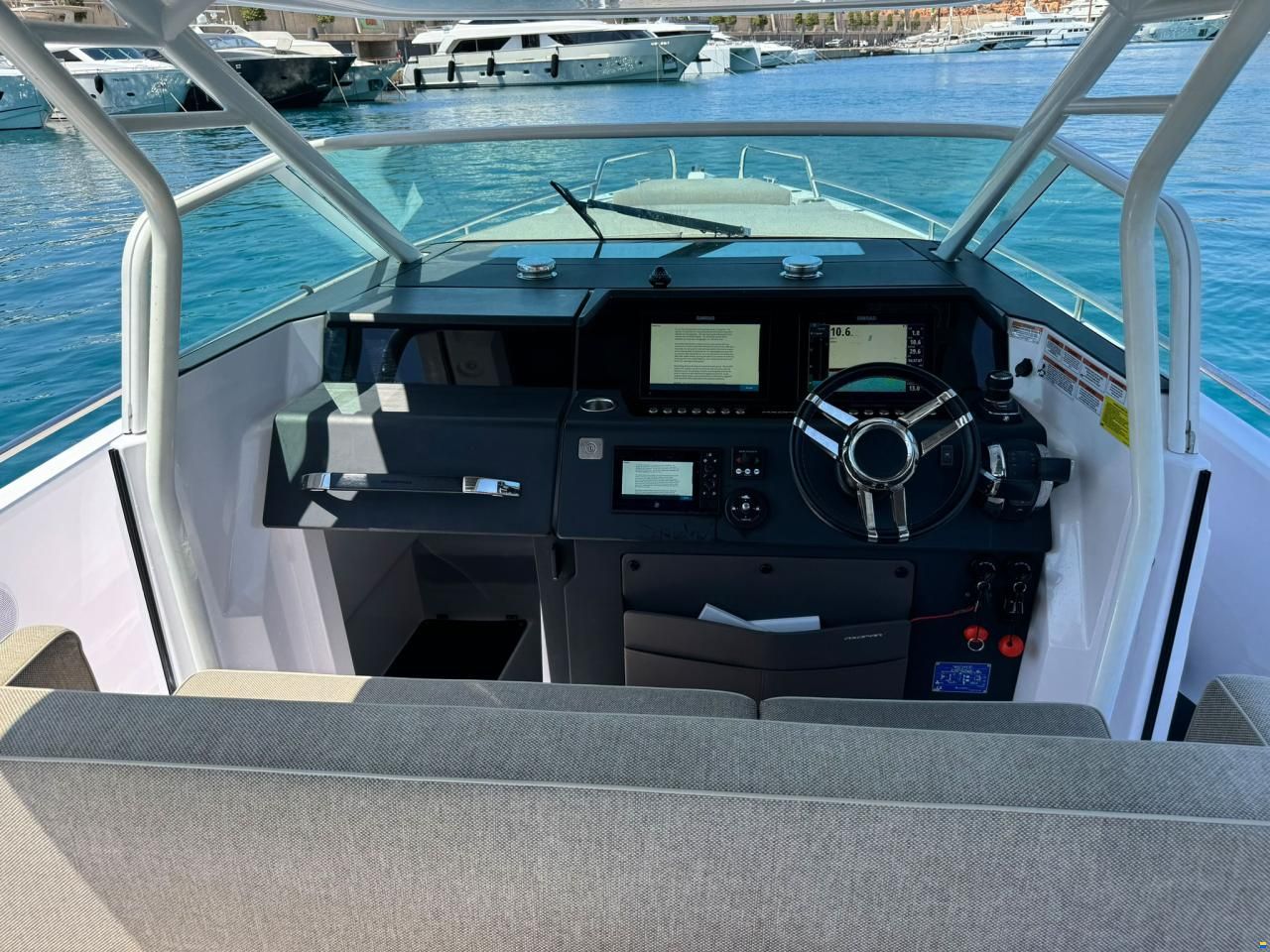 Axopar 37 Sun Top - Multistorage