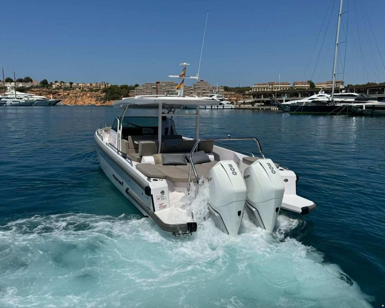 Axopar 37 Sun Top - Multistorage