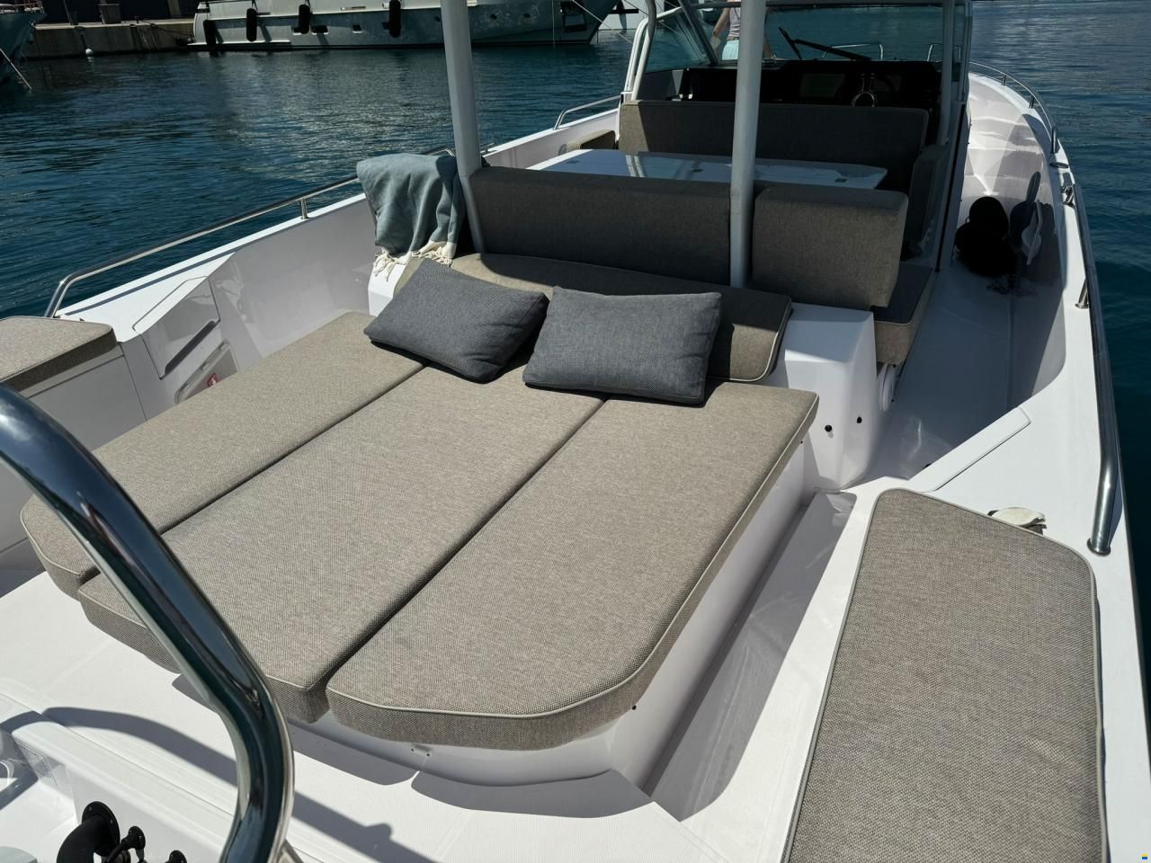 Axopar 37 Sun Top - Multistorage