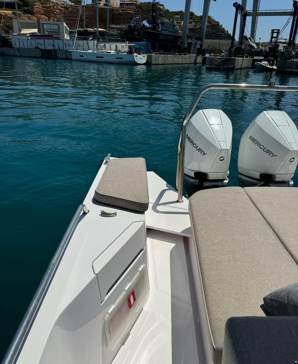 Axopar 37 Sun Top - Multistorage