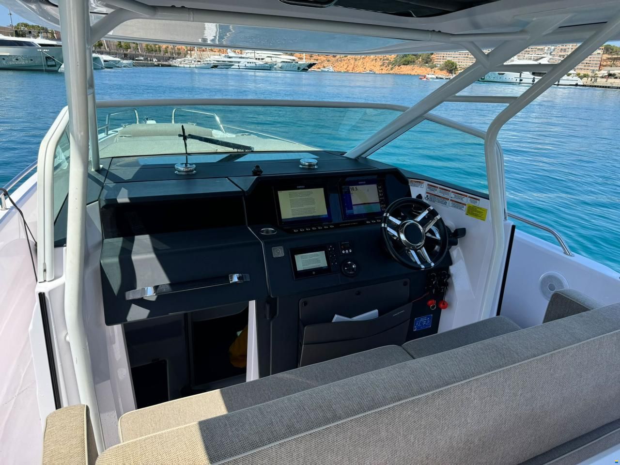 Axopar 37 Sun Top - Multistorage