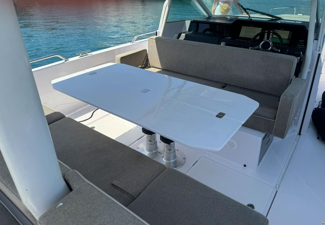 Axopar 37 Sun Top - Multistorage