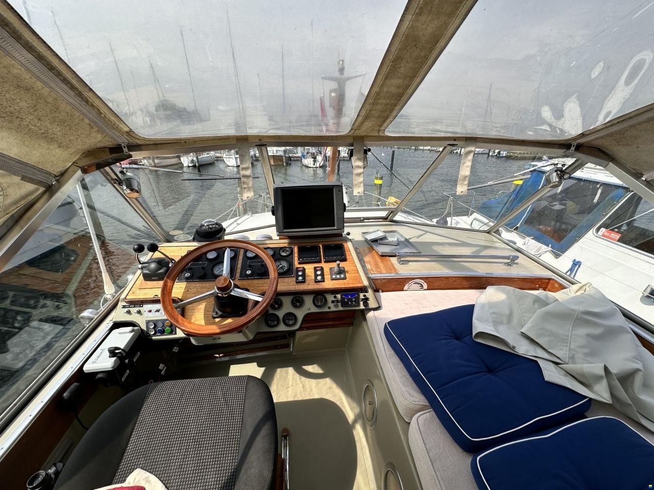Coronet 32 Oceanfarer