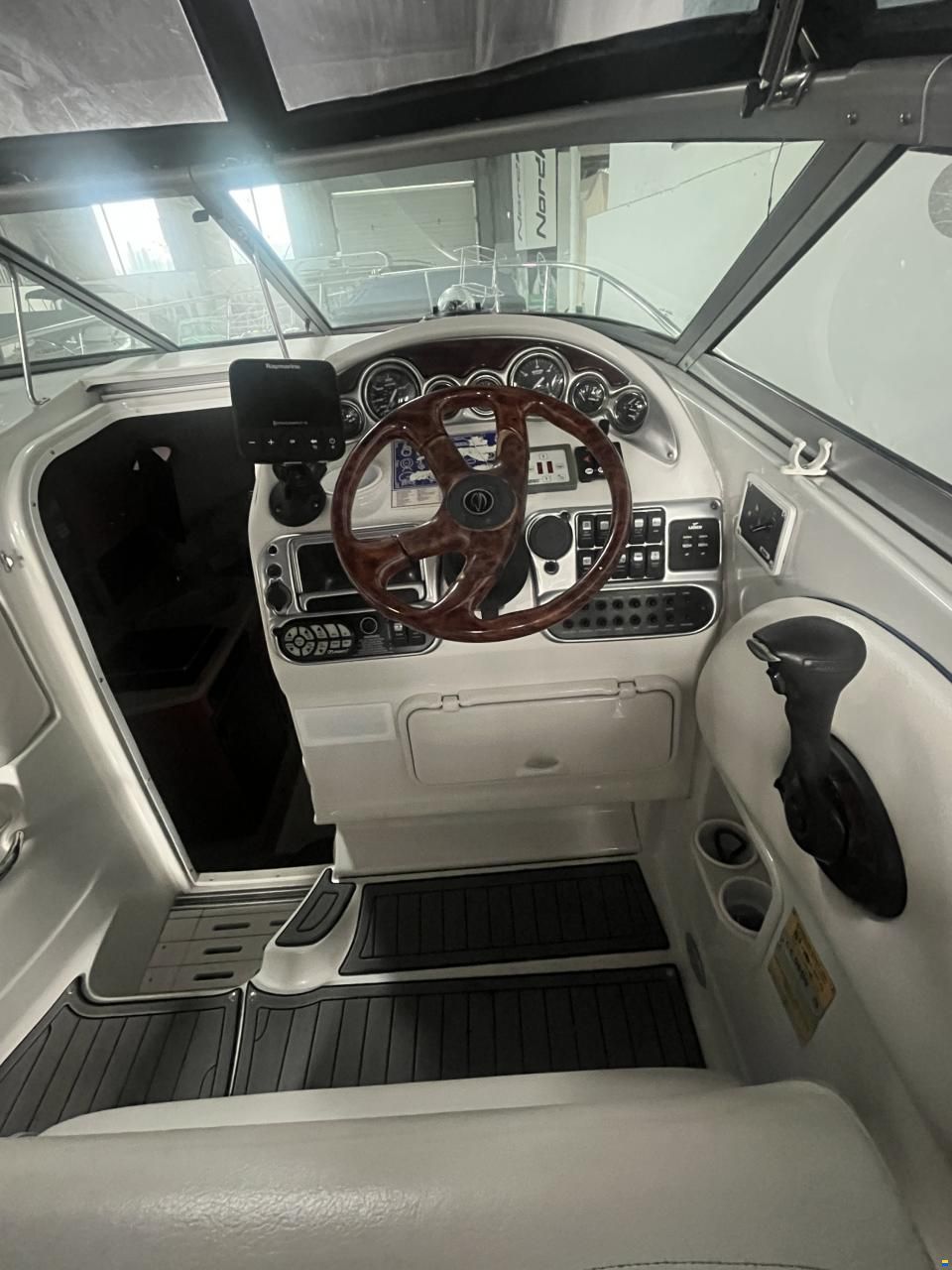 Crownline 270 CR