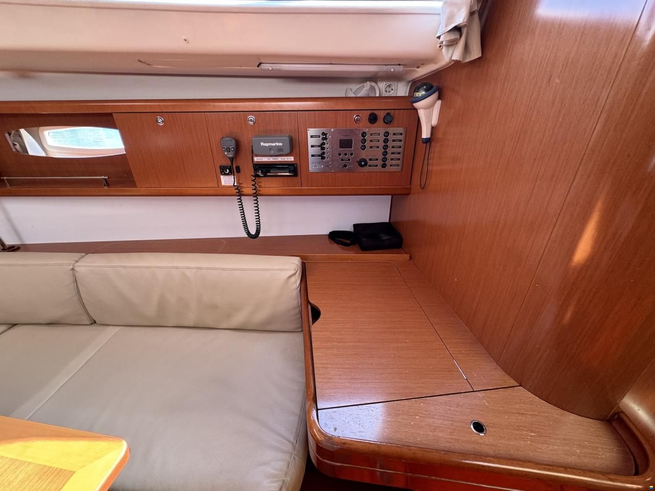 Beneteau Oceanis 43