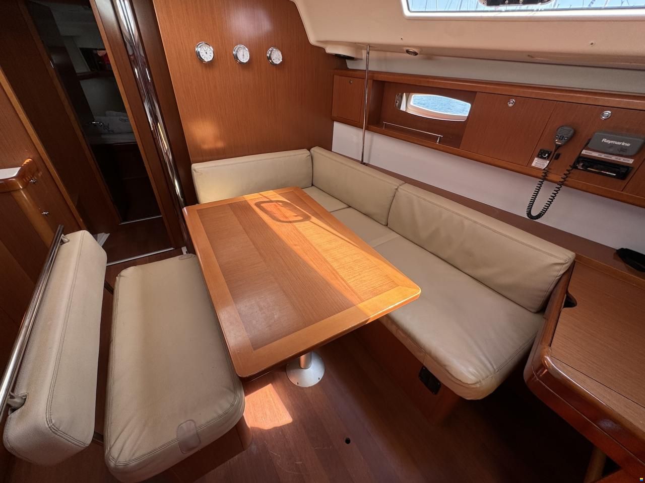 Beneteau Oceanis 43
