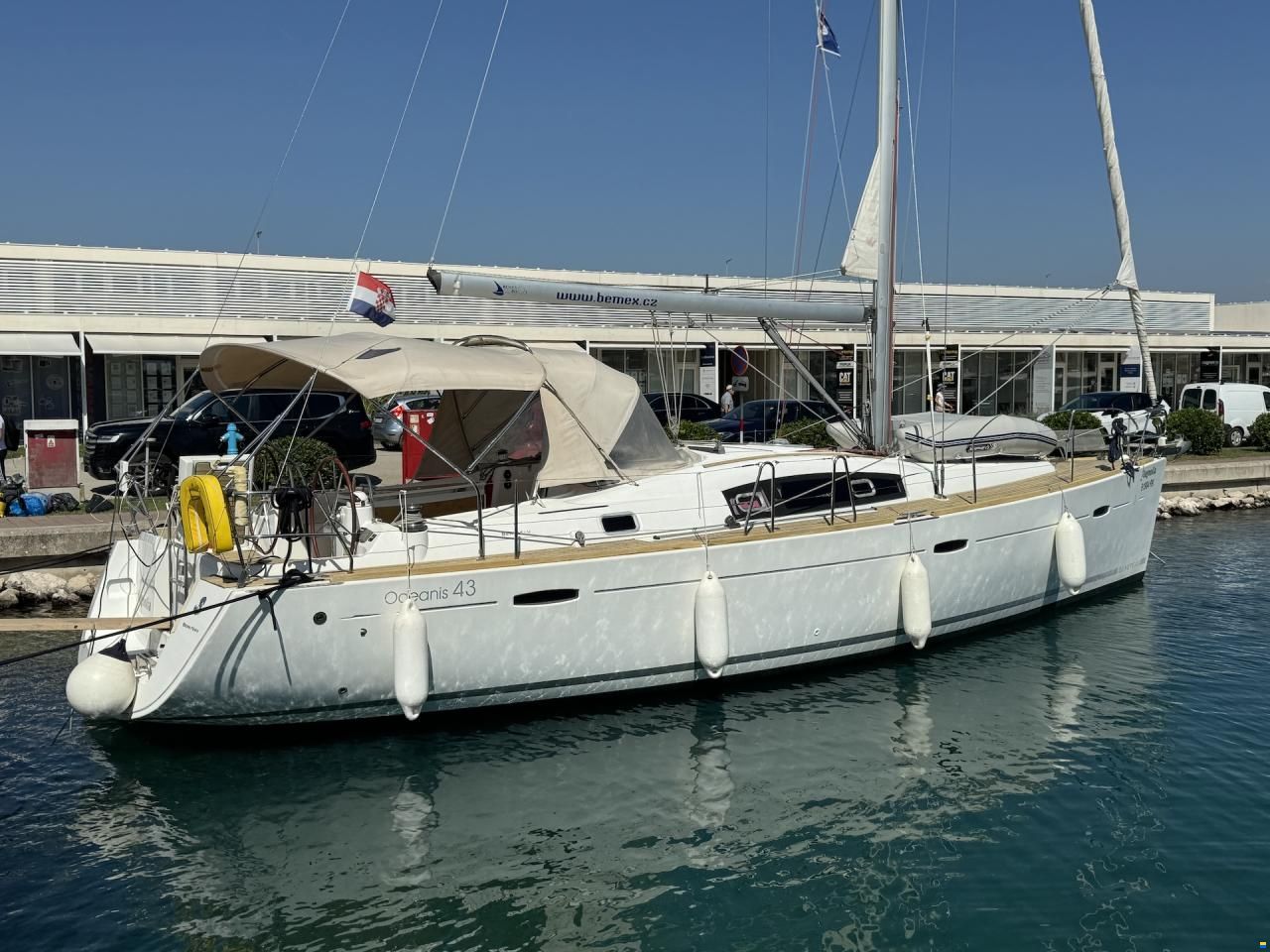 Beneteau Oceanis 43