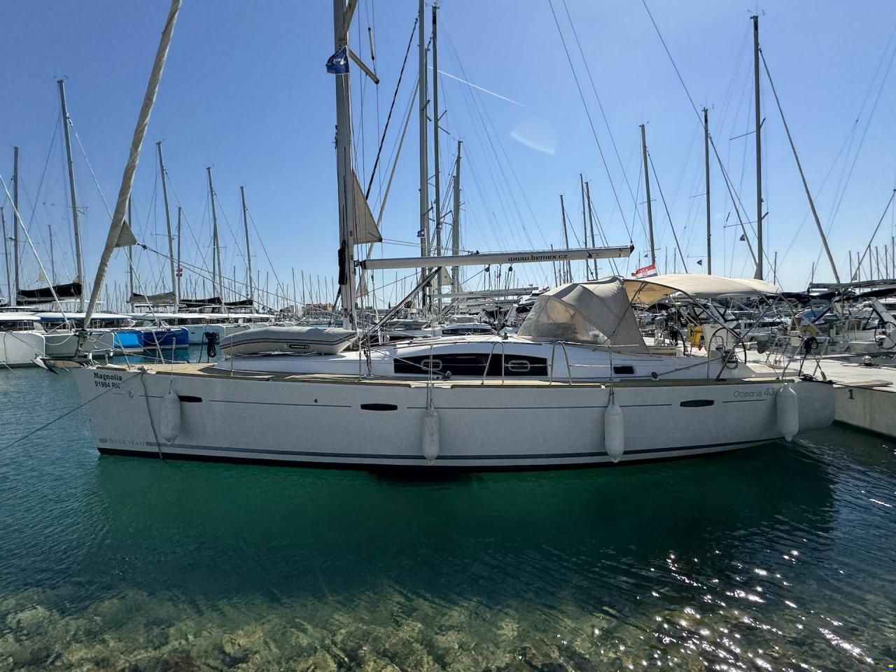 Beneteau Oceanis 43