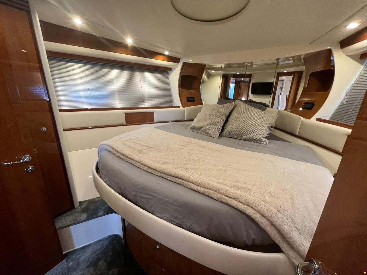 Pershing 50