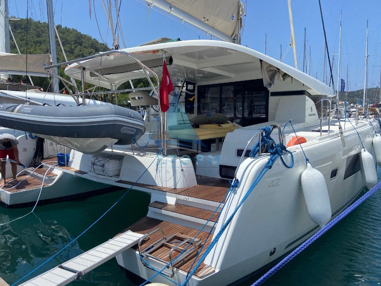 Lagoon 42