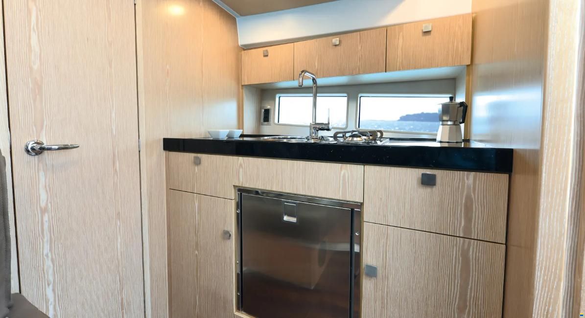 Sealine S330