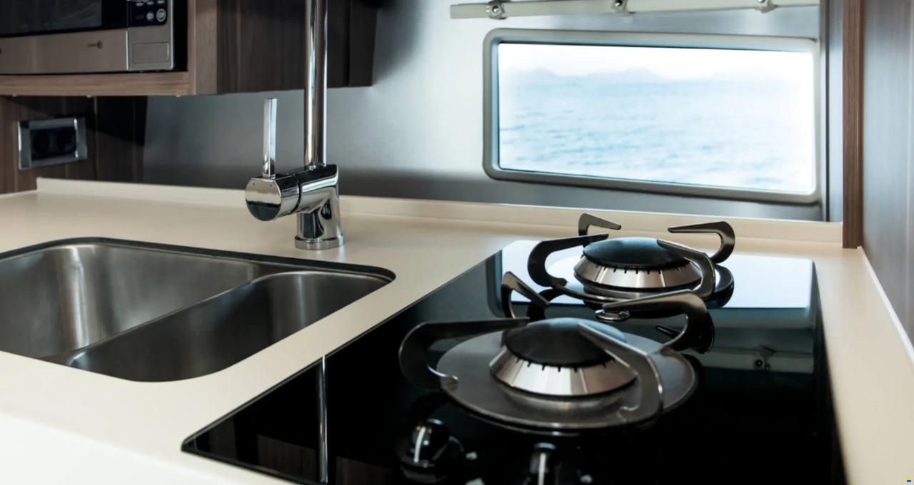 Sealine S330