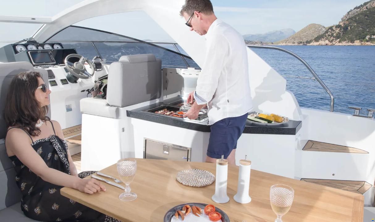 Sealine S330