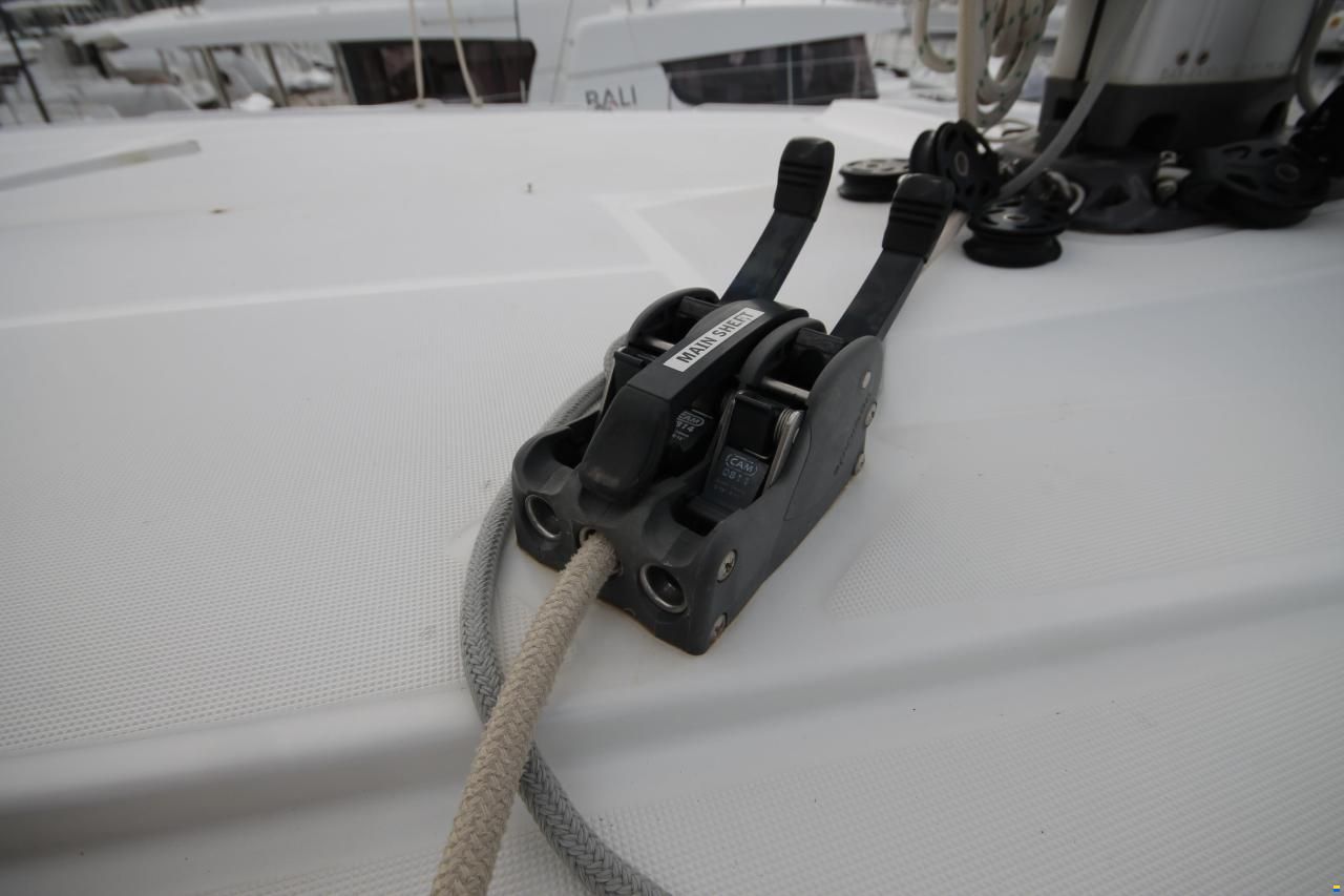 Lagoon 39