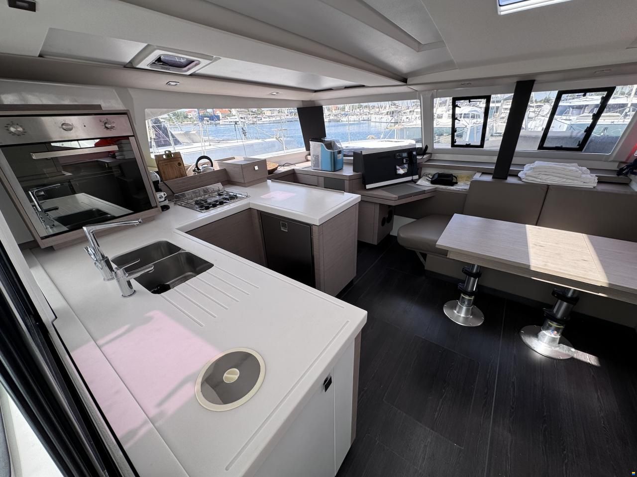 Fountaine Pajot ASTR&Eacute;A 42