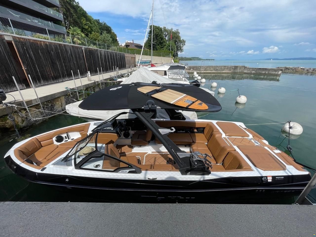 Malibu 23 LSV Wakesetter