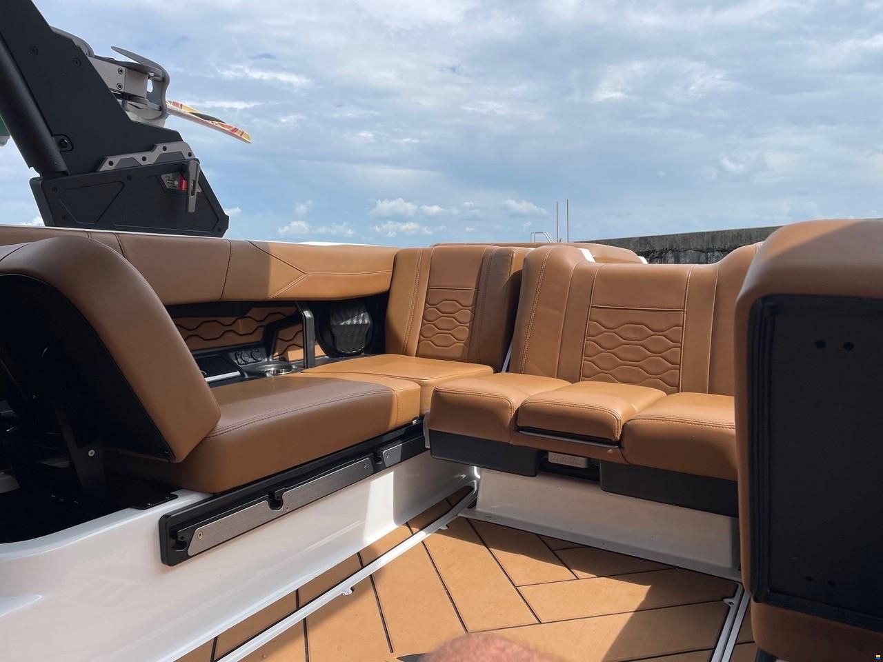 Malibu 23 LSV Wakesetter