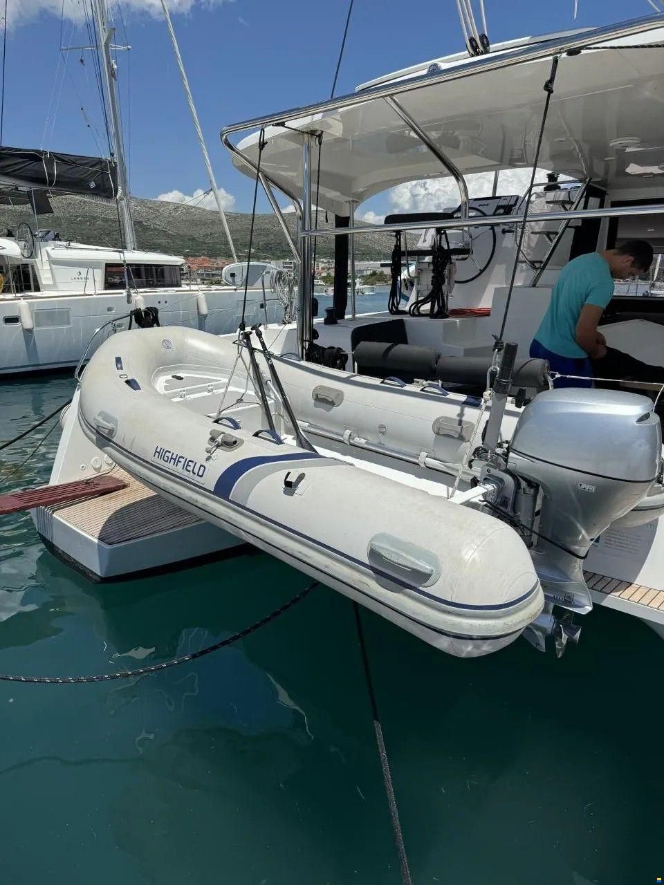 Lagoon 42