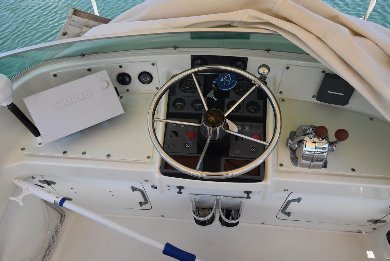 Bertram 31 FLY Cruiser