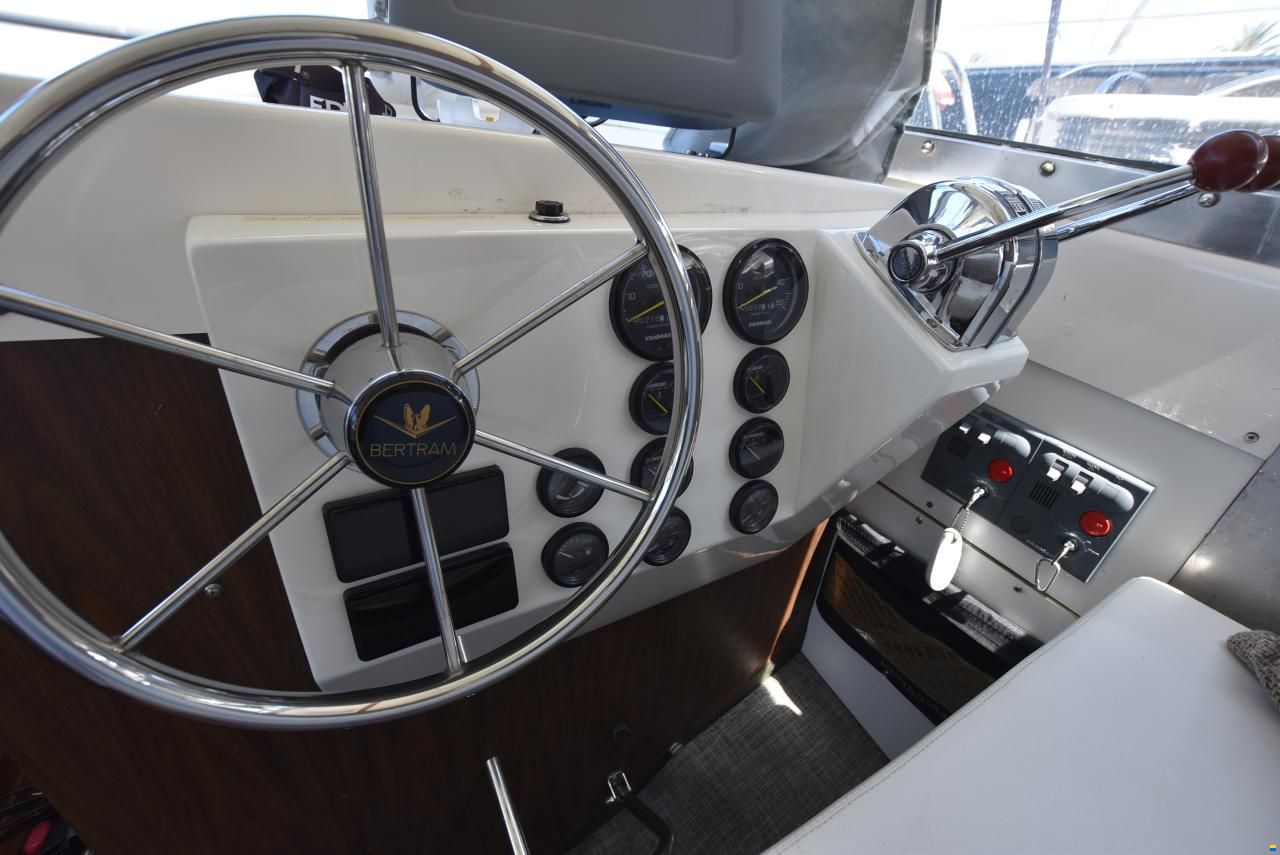 Bertram 31 FLY Cruiser