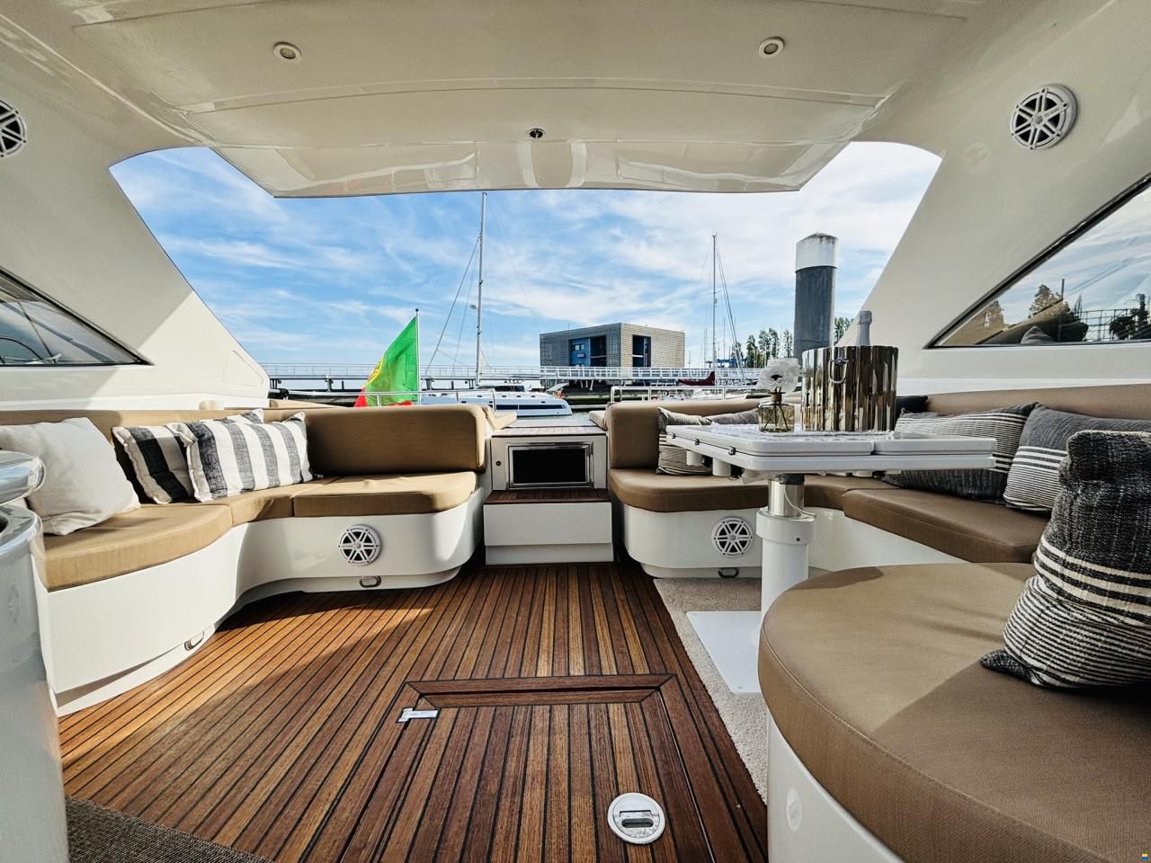 Pershing 54
