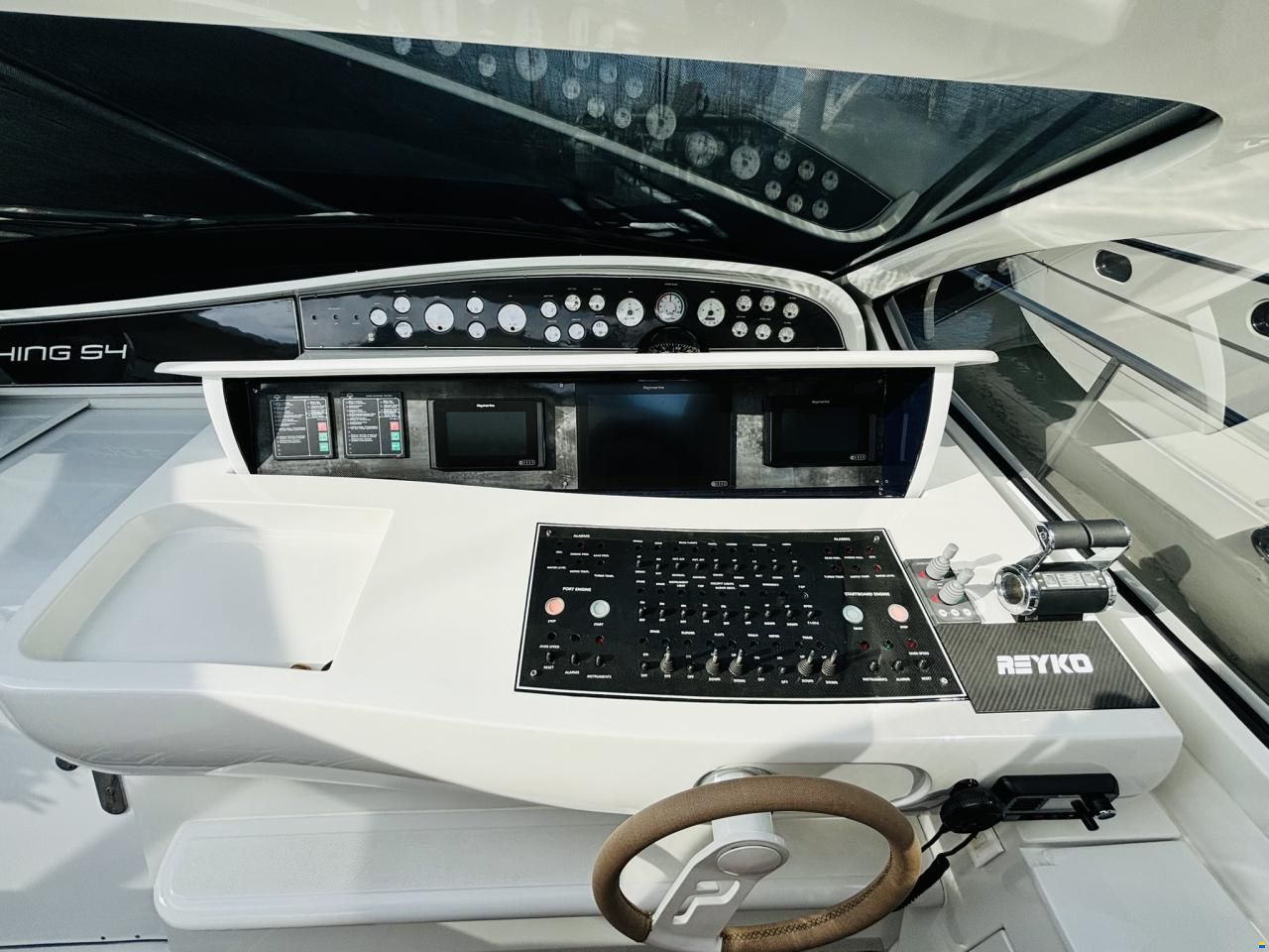 Pershing 54