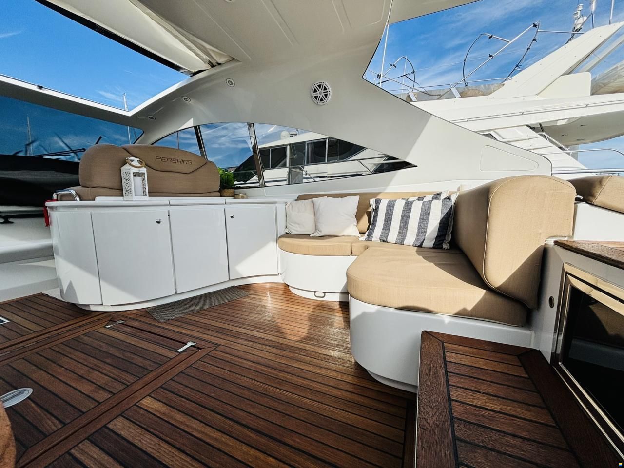 Pershing 54