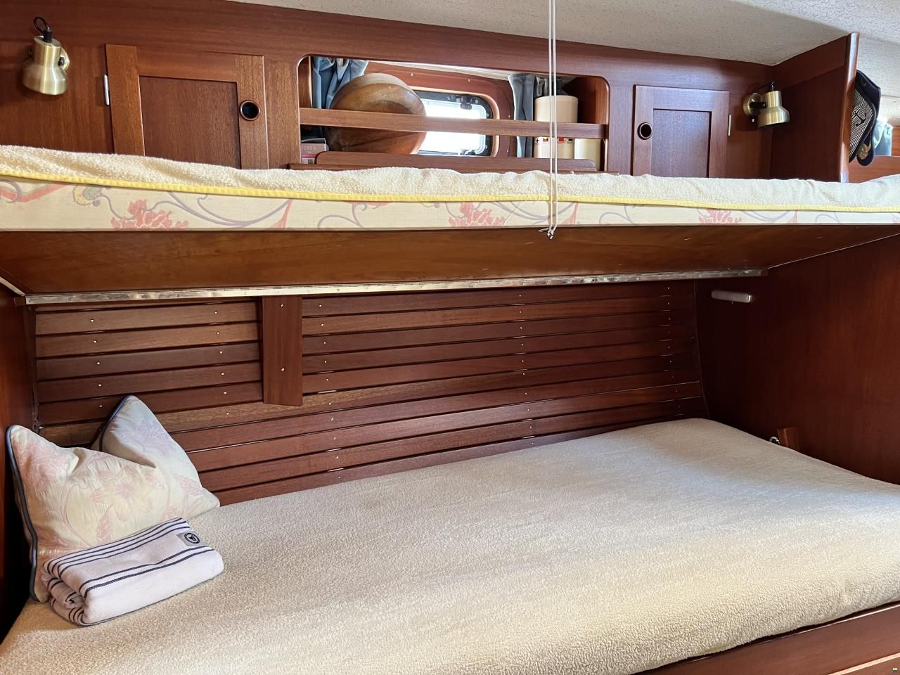 Hallberg-Rassy 38